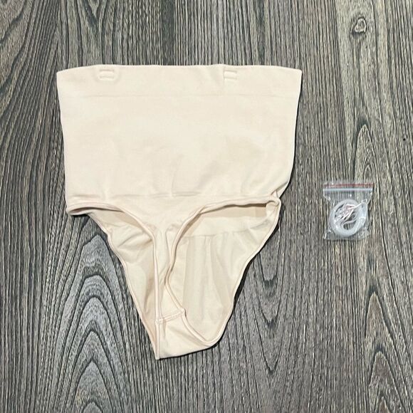 NWOT Skims Seamless Sculpt Mid Waist Thong Brief Shapewear Fitted Sand Size M - Picture 4 of 4
